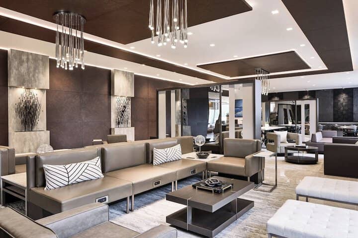 Lounge 44 of 52